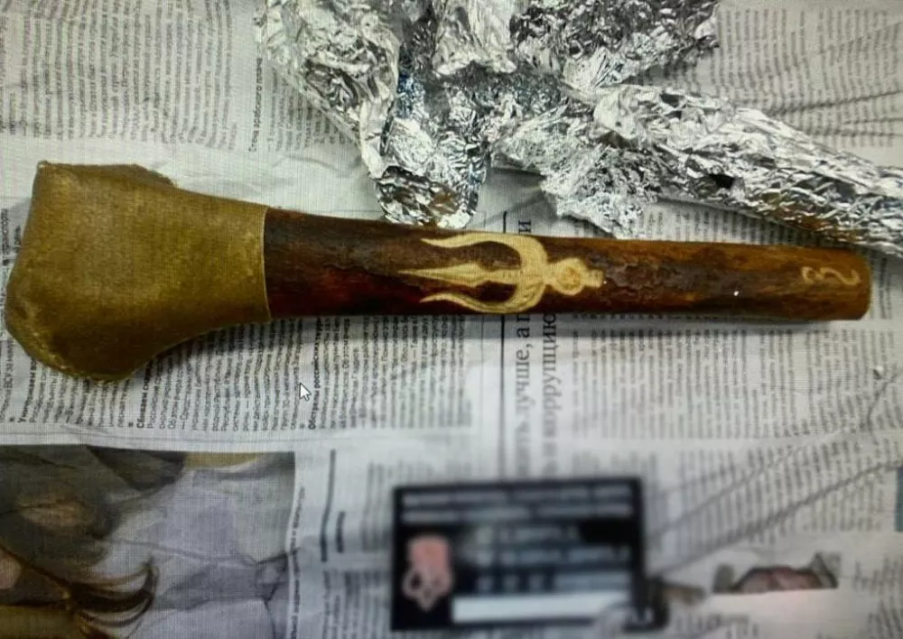 Ритуальную флейту, из человеческой кости и обтянутую кожей, обнаружили в посылке, из Москвы в Германию