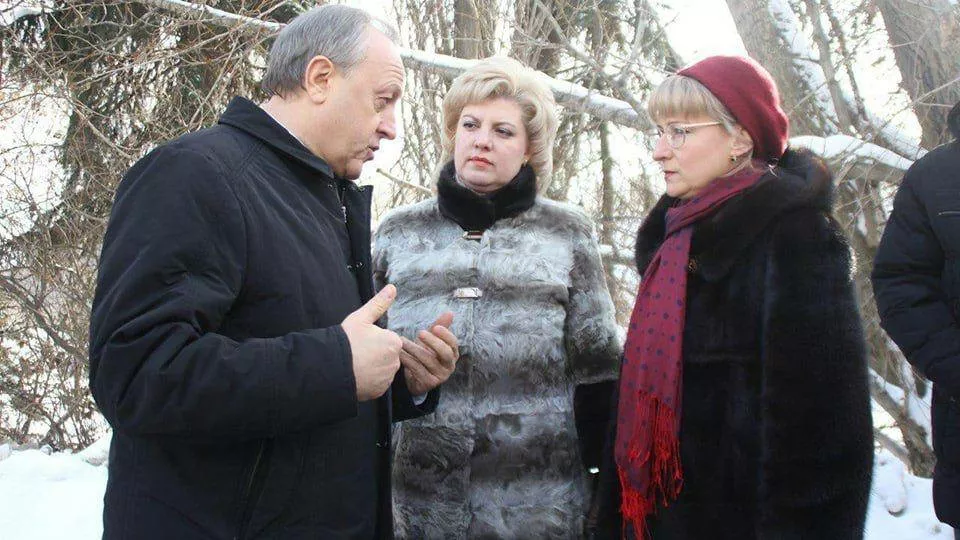 Саратовских чиновников попросили не надевать дорогие шубы на встречи с жителями