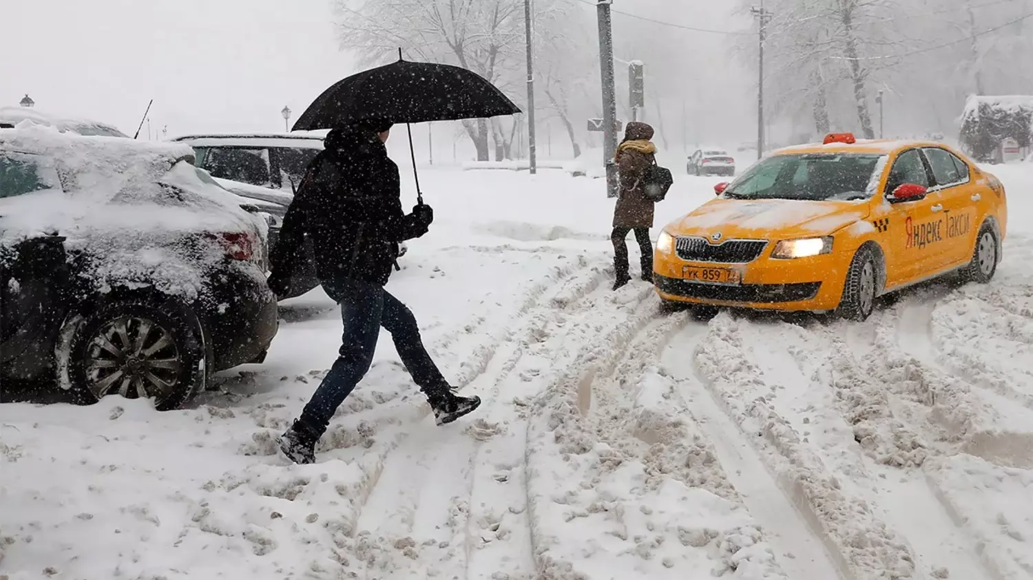 В Госдуме хотят ограничить повышение стоимости поездки на такси в непогоду