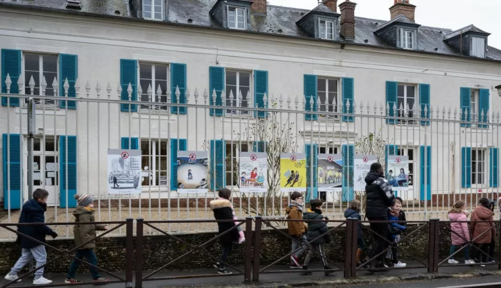 Во французской коммуне Сена-Порт приняли решение полностью ограничить использование смартфонов