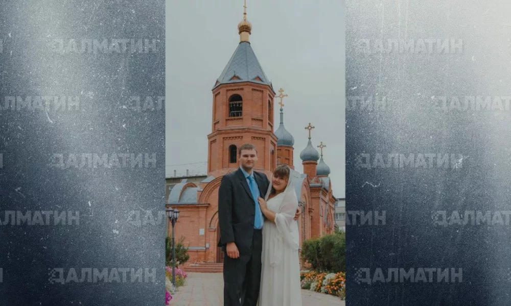 Учительницу из Новосибирской области после доноса заставили удалить свадебное фото с мужем на фоне храма