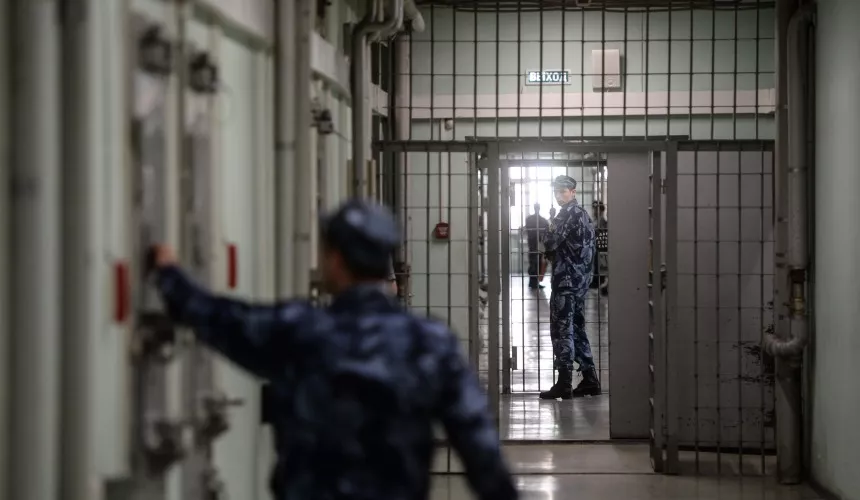 Чиновников в Казахстане отучают от коррупции экскурсиями в СИЗО и тюремные камеры