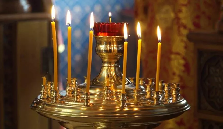 Свеча за упокой живому человеку, поставленная в церкви