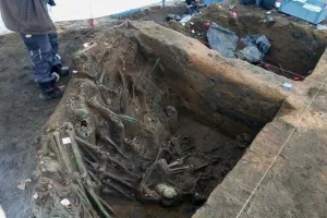Археологи считают, что это эти ямы образуют самую большую братскую могилу, когда-либо найденную в Европе