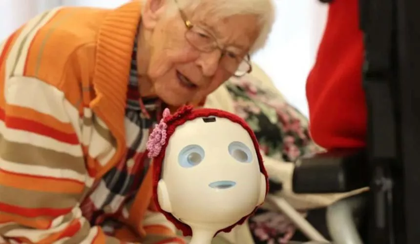 В домах престарелых в Германии вскоре могут появиться роботы-внуки