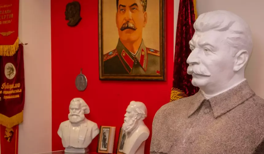В Барнаульском «Сталин-центре» будут «вызывать дух Сталина» во время «Ночи музеев», пишет ТАСС