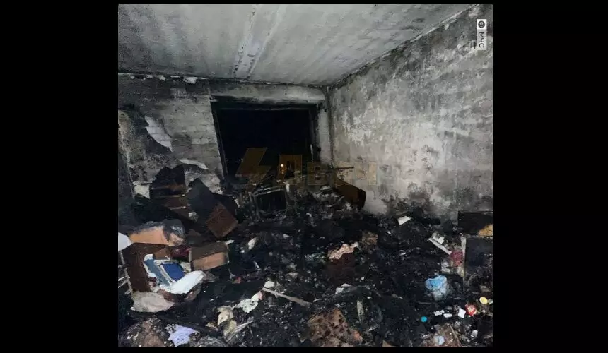 Женщина сожгла квартиру из-за долгов по электричеству, готовя еду на костре в квартире